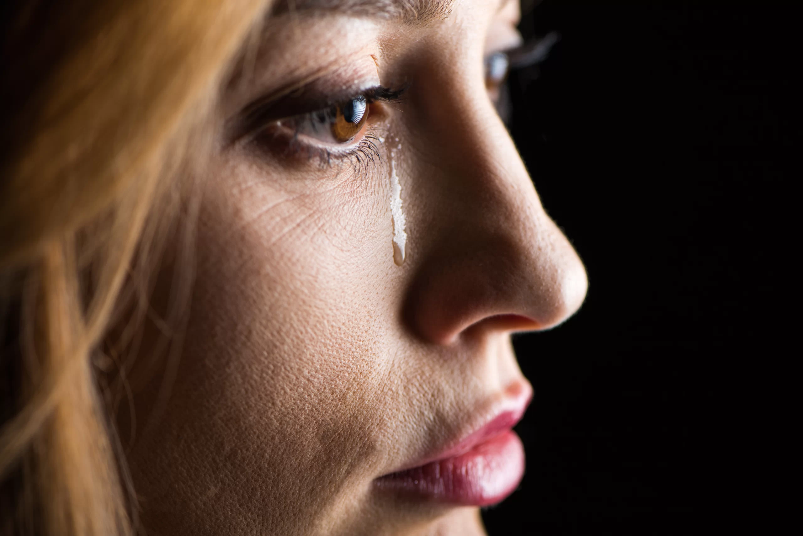 victima de violencia domestica llorando